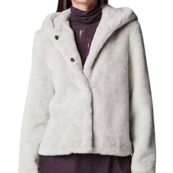 Simply Vera Vera Wang Jackets & Blazers - Vera Wang Faux Fur Jacket